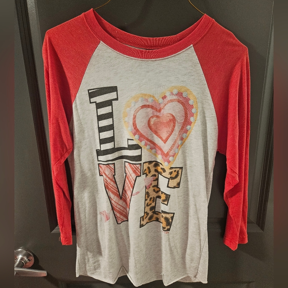 Love Graphic Raglan Shirt